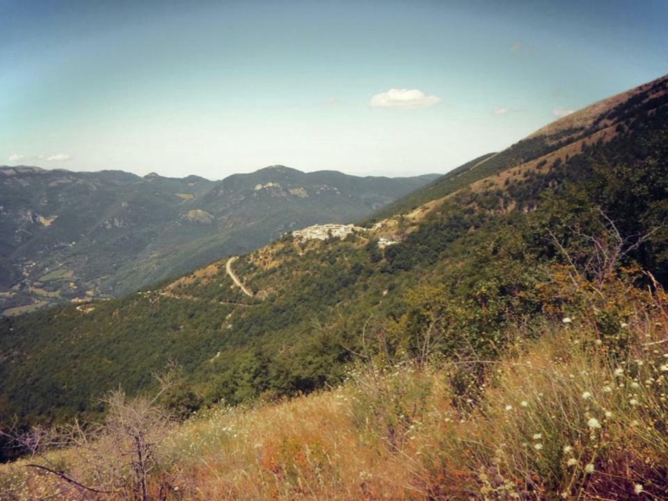 Le Case Dell'Arco - Monte San Vito Scheggino Bagian luar foto