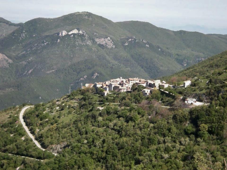 Le Case Dell'Arco - Monte San Vito Scheggino Bagian luar foto